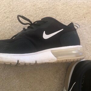 Nike Air Max Men’s Black and White Air-Cushioned Mesh Sneakers